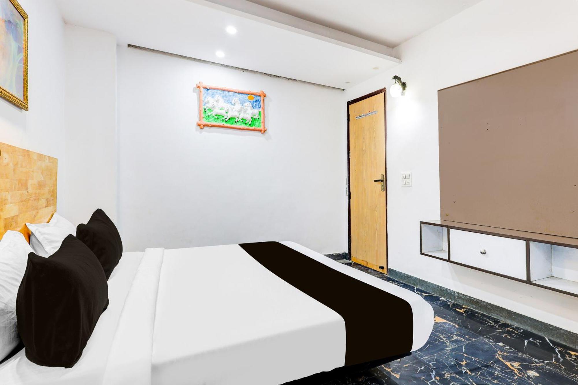 Hotel O Hari Nagar Ashram ニューデリー エクステリア 写真