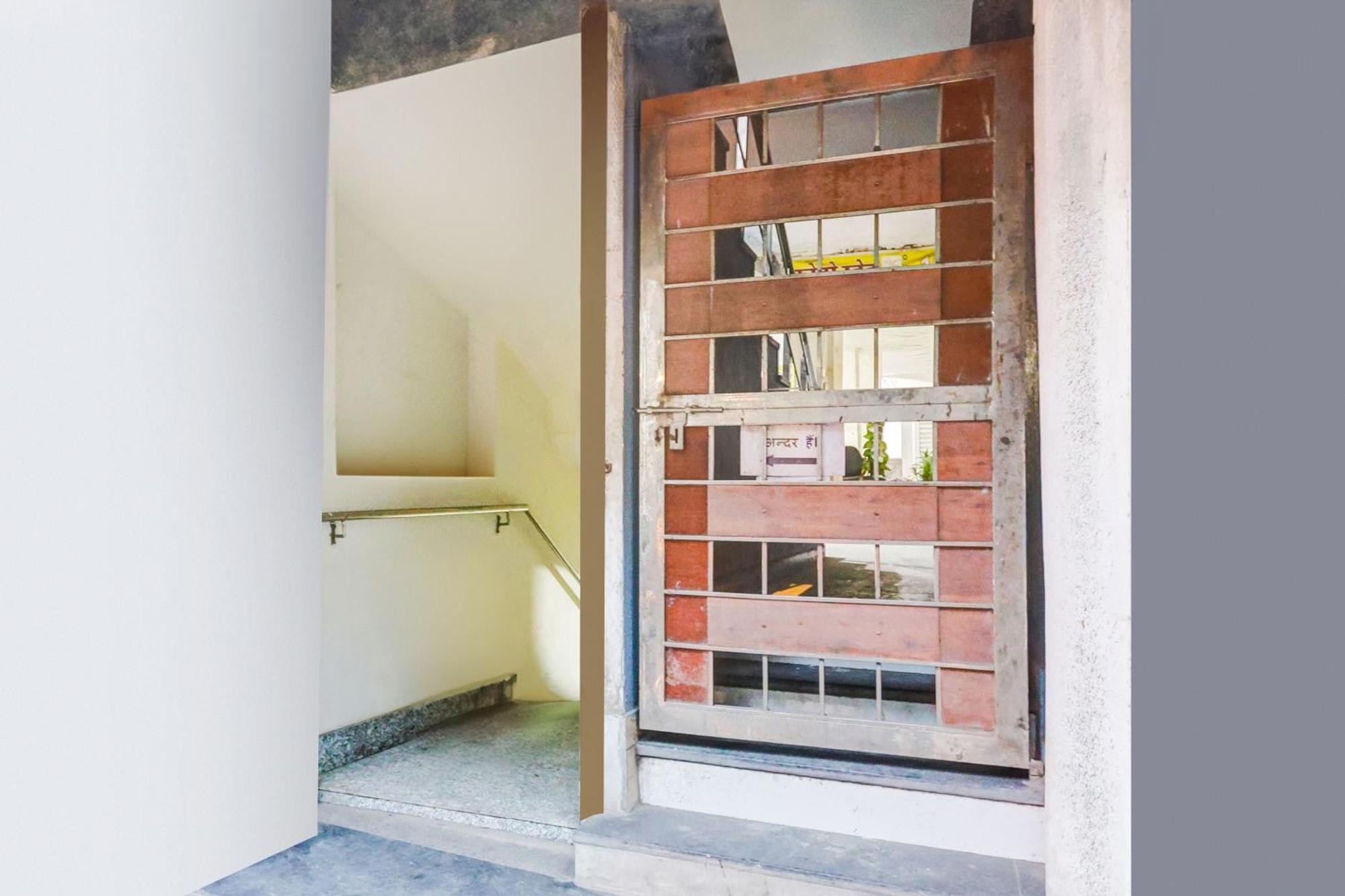 Hotel O Hari Nagar Ashram ニューデリー エクステリア 写真