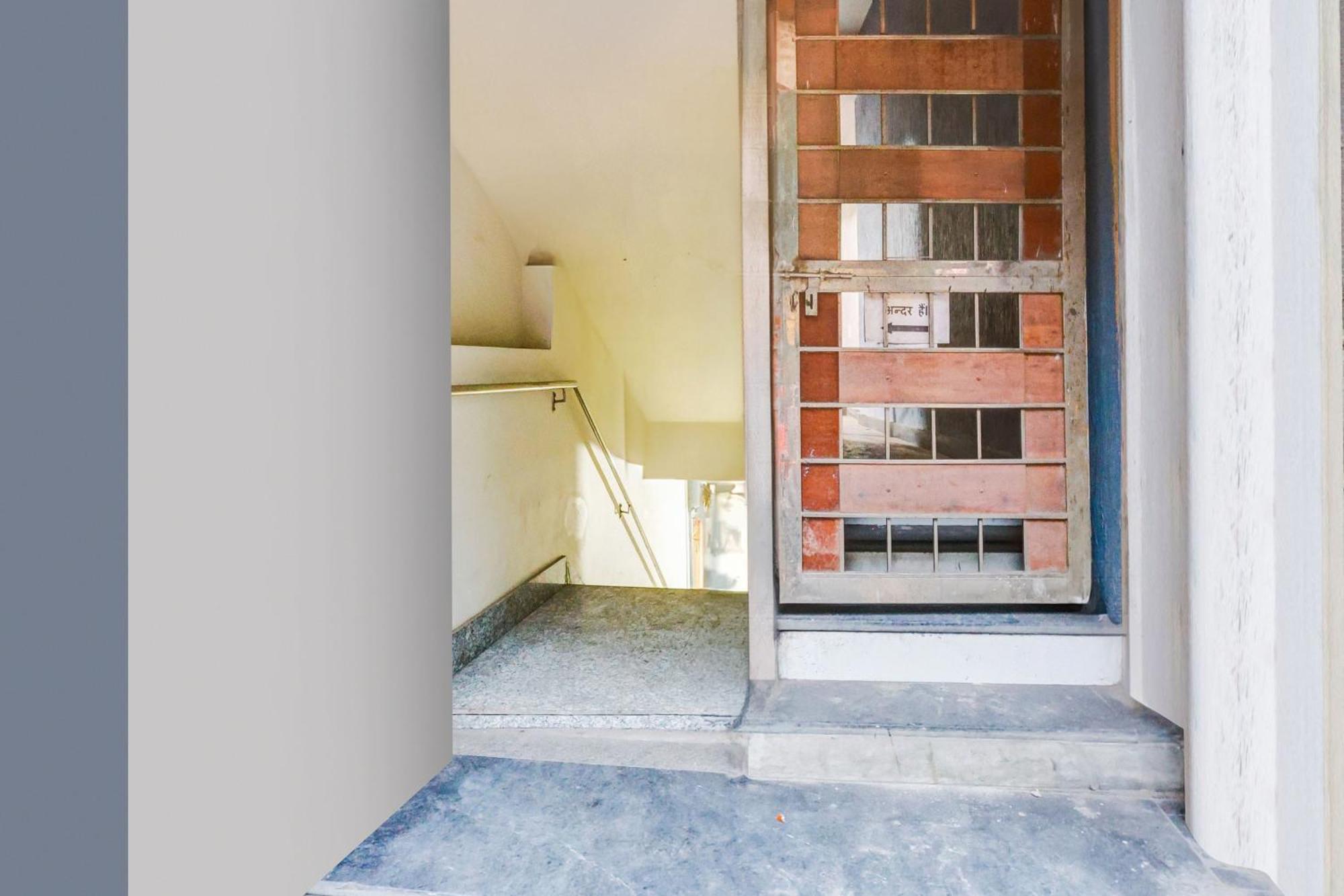 Hotel O Hari Nagar Ashram ニューデリー エクステリア 写真
