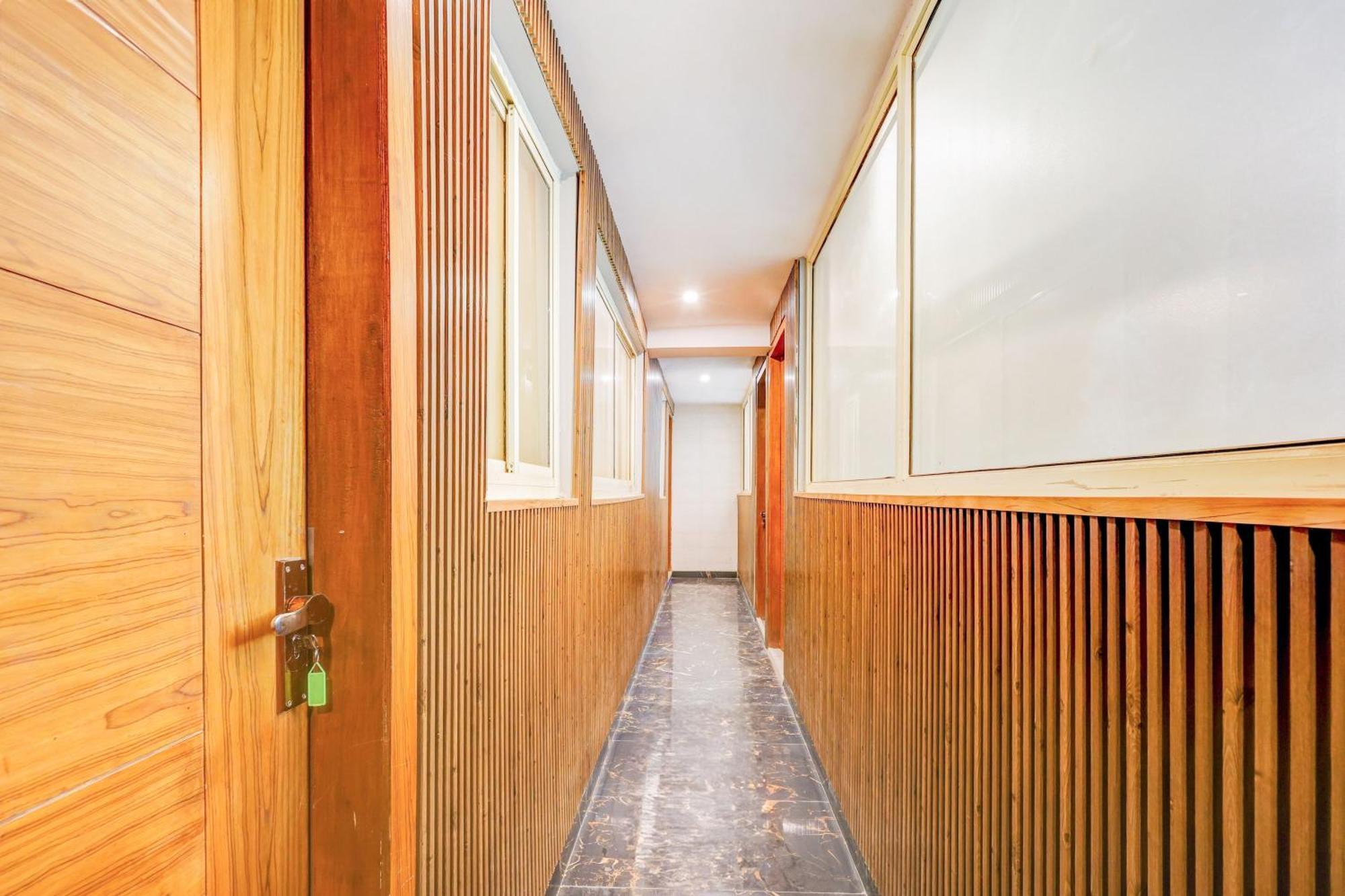 Hotel O Hari Nagar Ashram ニューデリー エクステリア 写真